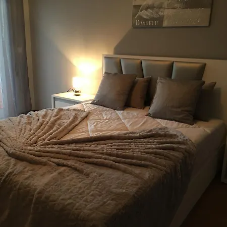 Invicta House Marques